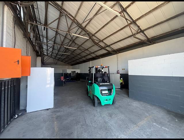 245M² WAREHOUSE TO LET IN EPPING INDUSTRIAL